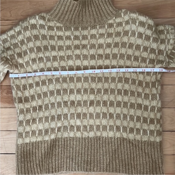 Everlane checkered cloud turtleneck in cream - XS/S - Picture 7 of 8